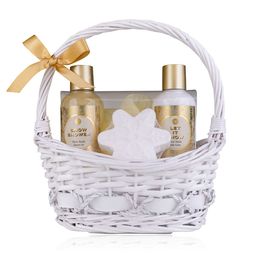 Accentra Winter Magic Geschenkset im Korb mit Duschgel, Bodylotion und Badezubehör
