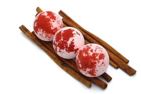 Badebombe Rose mit Traubenkernöl 1 Stück 125 g