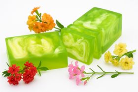 Nesbel Seife Frühling – blumig & leicht | Glycerin & Ziegenmilch