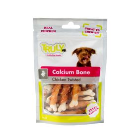 Hunde Snack mit Calcium und Hühnerbrustfilet umwickelt