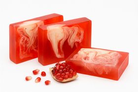 Nesbel Seife Granatapfel – süß & kräftig | Glycerin & Ziegenmilch