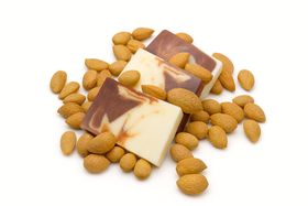 Nesbel Seife Mandel – weich & cremig | Glycerin & Ziegenmilch