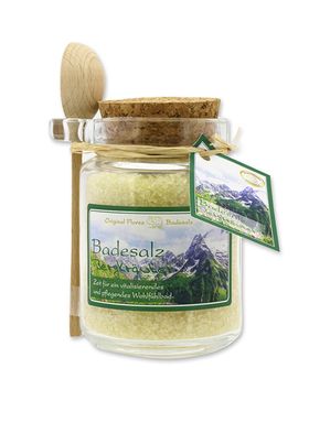Badesalz Bergkräuter im dekorativen Glas mit Holzlöffel