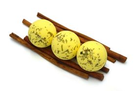 Badebombe Lindenblüte mit Traubenkernöl 1 Stück 125 g