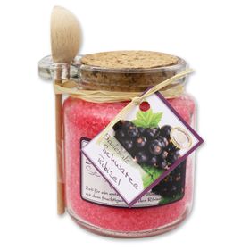 Badesalz schwarze Ribisel im Glas mit Holzlöffel