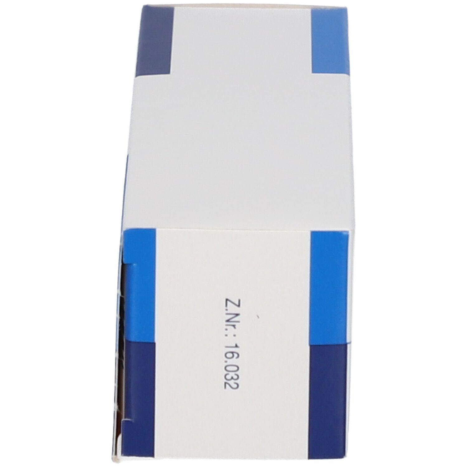 Oberseite der Pevaryl 10 mg/g Creme-Schachtel. Weiße Schachtel mit blauen Akzenten. Enthält Produktinformationen und Chargennummer.