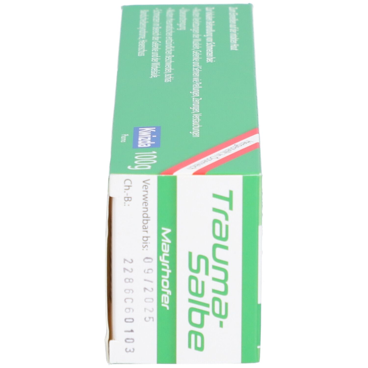 Seitenansicht der Packung Trauma-Salbe Mayrhofer. Grün-weißes Design. Aufschrift: Trauma-Salbe. Informationen zur Haltbarkeit.