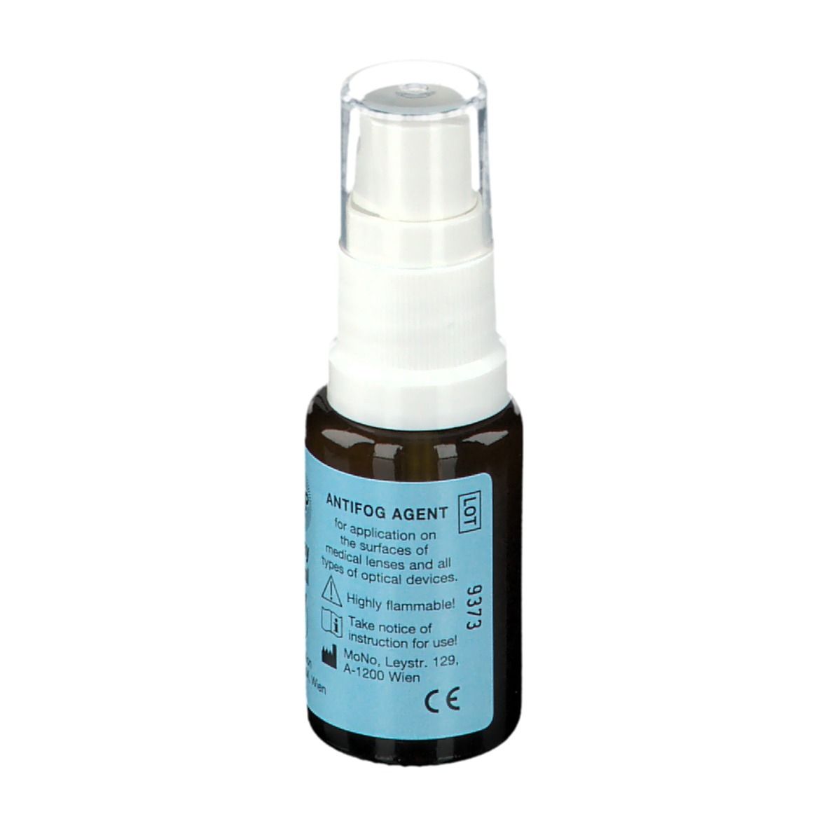 Braune Sprühflasche mit weißem Sprühkopf. Blaues Etikett mit Text: ANTIFOG AGENT. CE-Zeichen. Adresse: A-1200 Wien.