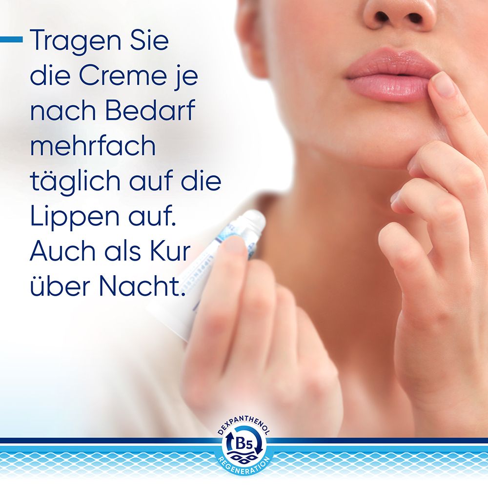 Frau trägt Creme auf Lippen auf. Text: Mehrmals täglich auftragen. Auch als Kur über Nacht.