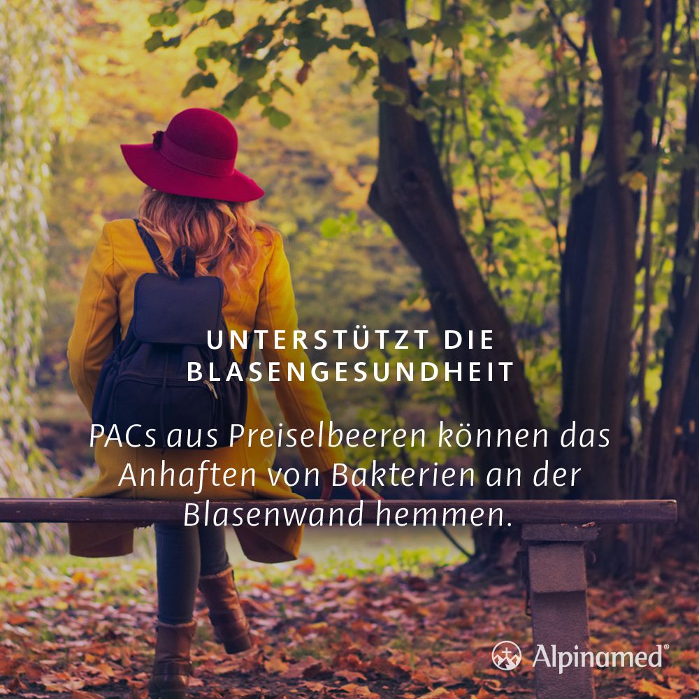 Frau sitzt auf einer Bank. Text: Unterstützt die Blasengesundheit. Alpinamed Logo.