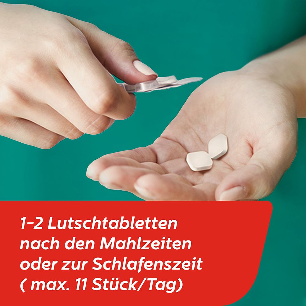 Hände halten Tabletten aus einer Blisterpackung. Text: 1-2 Lutschtabletten nach den Mahlzeiten oder zur Schlafenszeit.