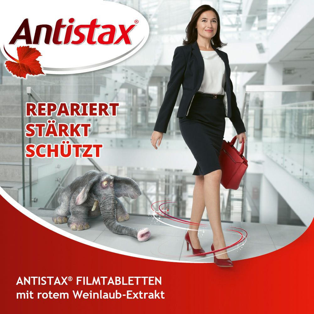 Werbung mit Frau, die durch ein Büro geht. Antistax-Logo, rotes Weinblatt, und Text: Repariert, stärkt, schützt.