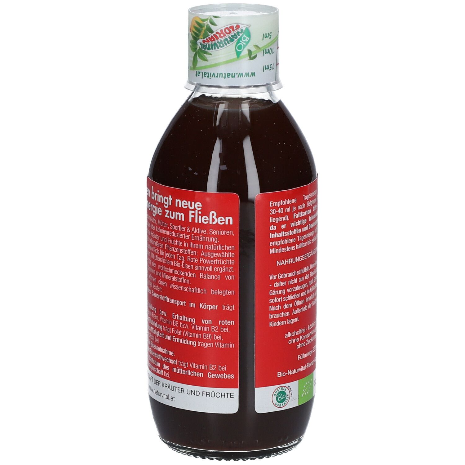 Braune Flüssigkeit in einer Flasche mit rotem Etikett. Aufschrift: Revital Eisenkraut. Rückseite mit Text.