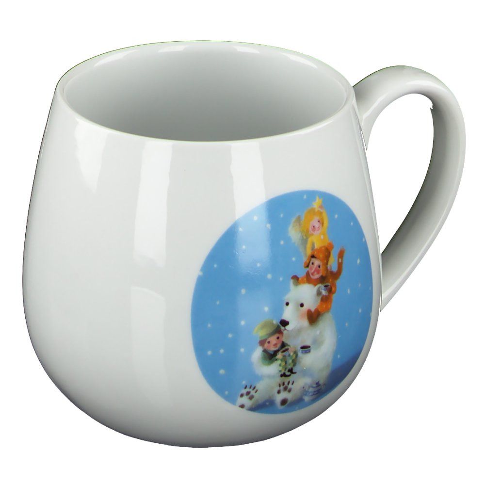 Weißer Keramikbecher mit Henkel. Auf der Vorderseite ein blaues Feld mit Illustrationen von Kindern und einem Eisbären.