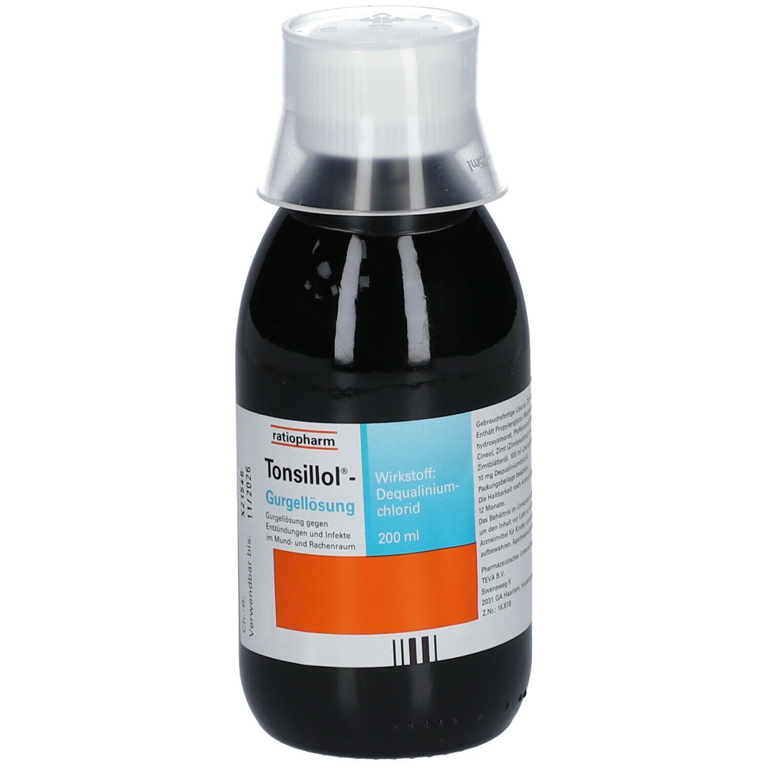 Braune Flüssigkeit in einer Flasche mit Dosierkappe. Aufschrift: Tonsillol Gurgellösung, Wirkstoff: Dequaliniumchlorid, 200 ml.