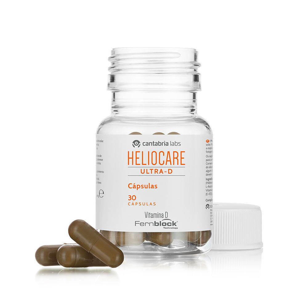 Klare Flasche mit weißen Deckel und drei braunen Kapseln daneben. Aufschrift: HELIOCARE Ultra-D, 30 Kapseln. Marke: Cantabria Labs.