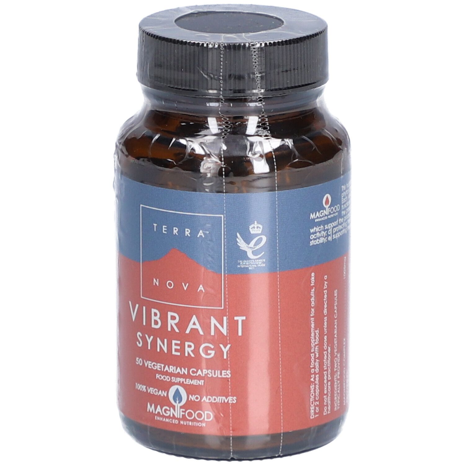Braune Glasflasche mit schwarzem Deckel. Etikett mit "TERRA NOVA VIBRANT SYNERGY" und "50 vegetarian capsules".
