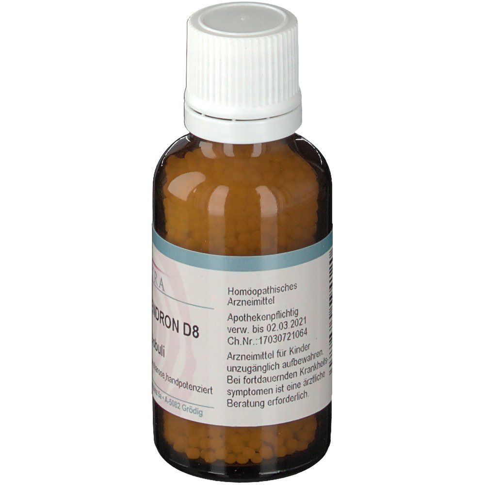 Braune Glasflasche mit weißem Deckel. Etikett mit Produktinformationen und Verfallsdatum. Homöopathisches Arzneimittel.