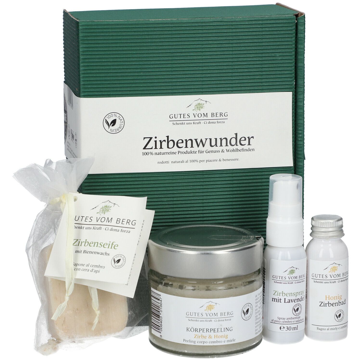 Geschenkset GUTES VOM BERG Zirbenwunder. Enthält Seife, Peeling, Spray und Bad. Grüne Verpackung mit Logo und Text.