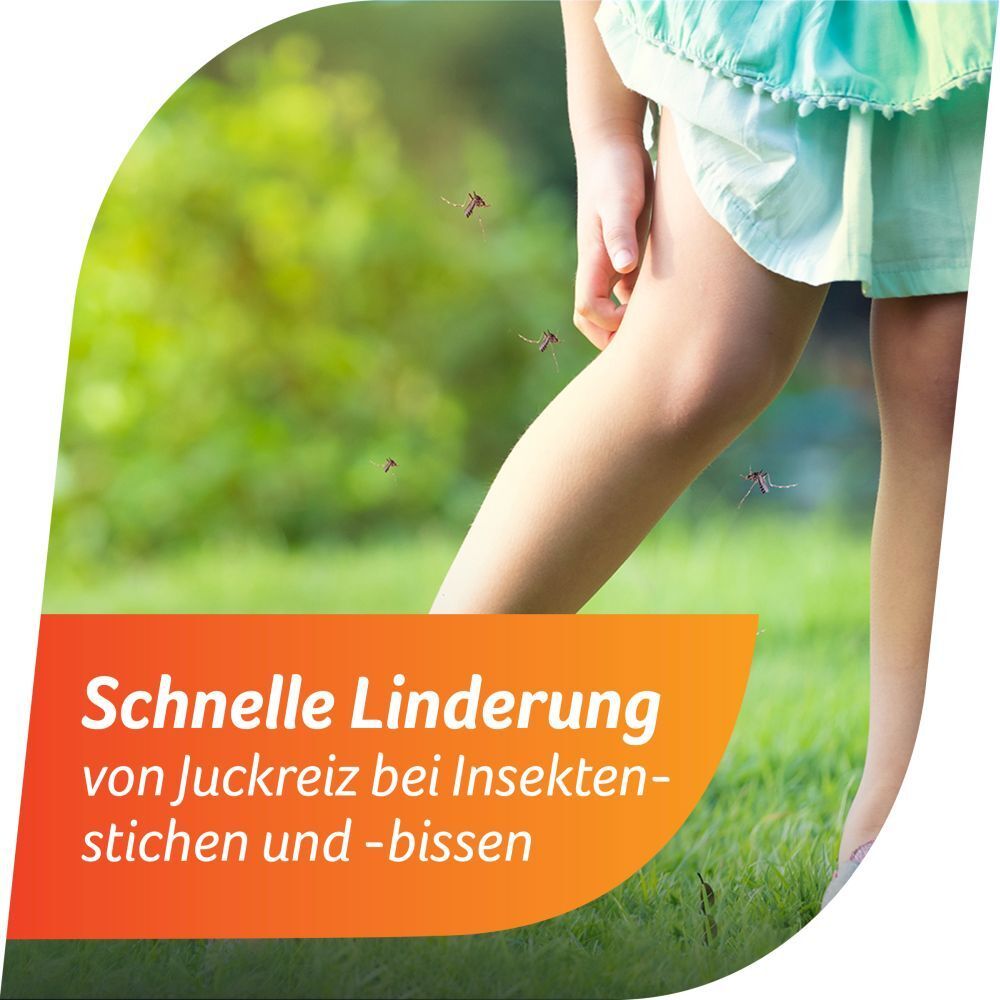 Kind mit Bein. Text: Schnelle Linderung von Juckreiz bei Insektenstichen und -bissen. Orangefarbener Hintergrund.