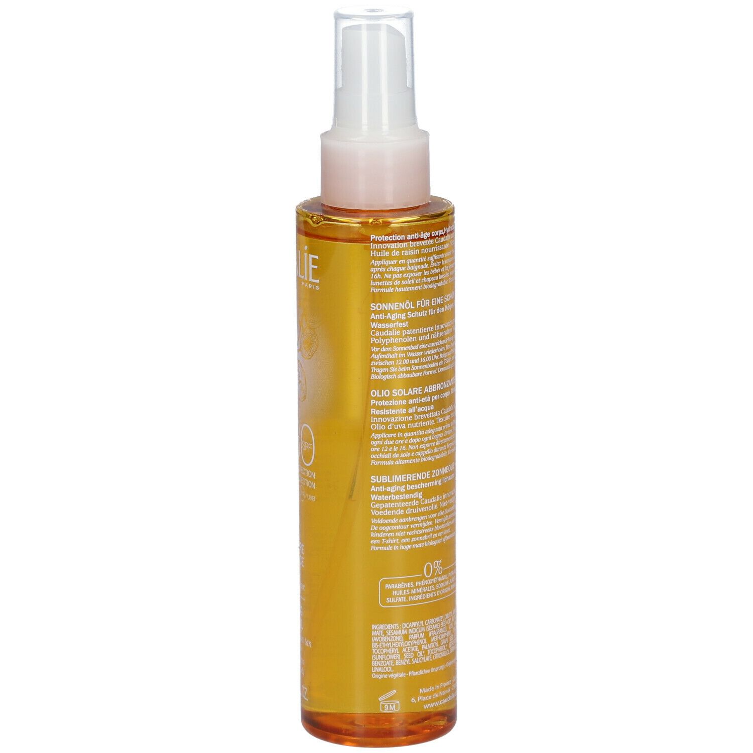 Rückseite der Sonnenöl-Sprayflasche. Gelb-orangefarbenes Öl in einer transparenten Flasche mit weißem Sprühkopf. Text in mehreren Sprachen.