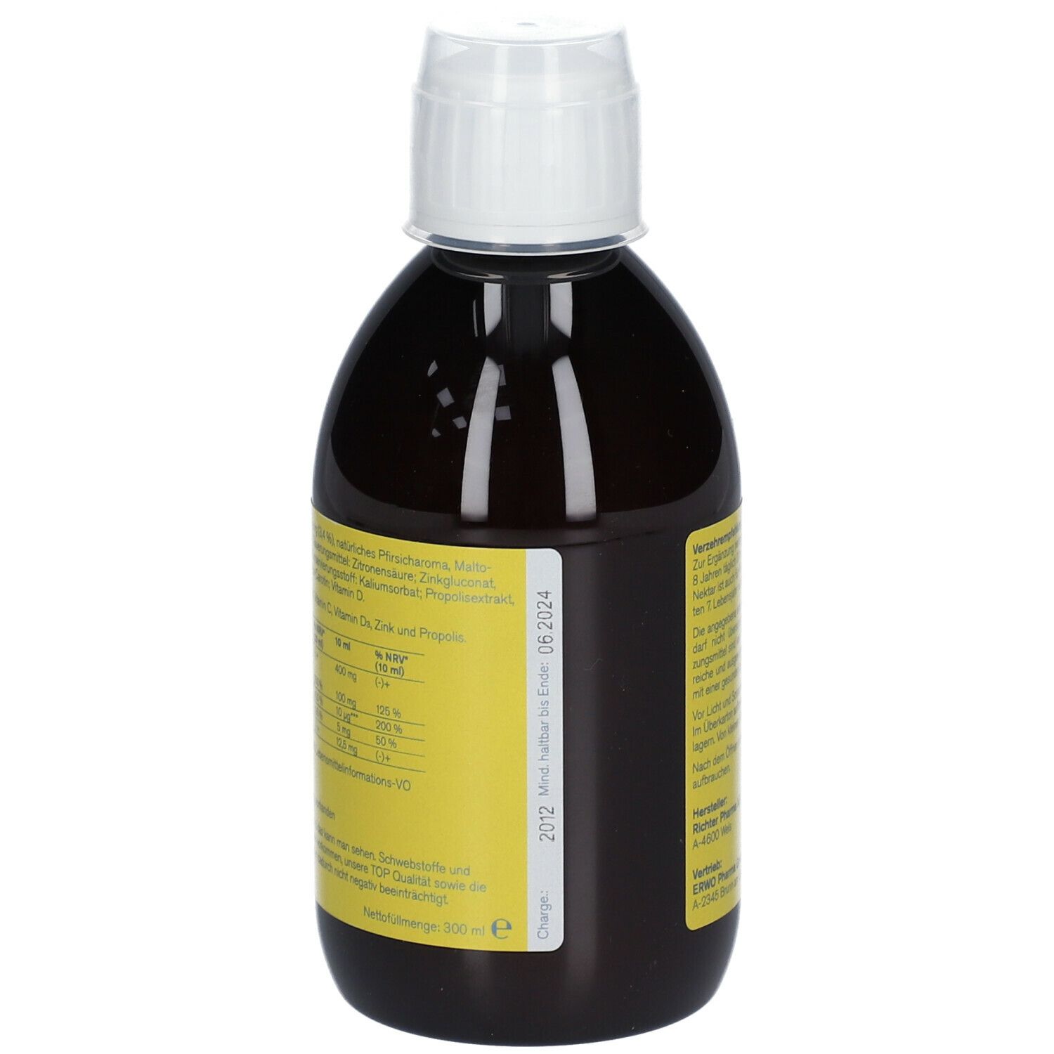 Rückseite einer Flasche mit gelbem Etikett. Text: Inhaltsstoffe, Nährwertangaben, Mindesthaltbarkeit. Flasche mit brauner Flüssigkeit.