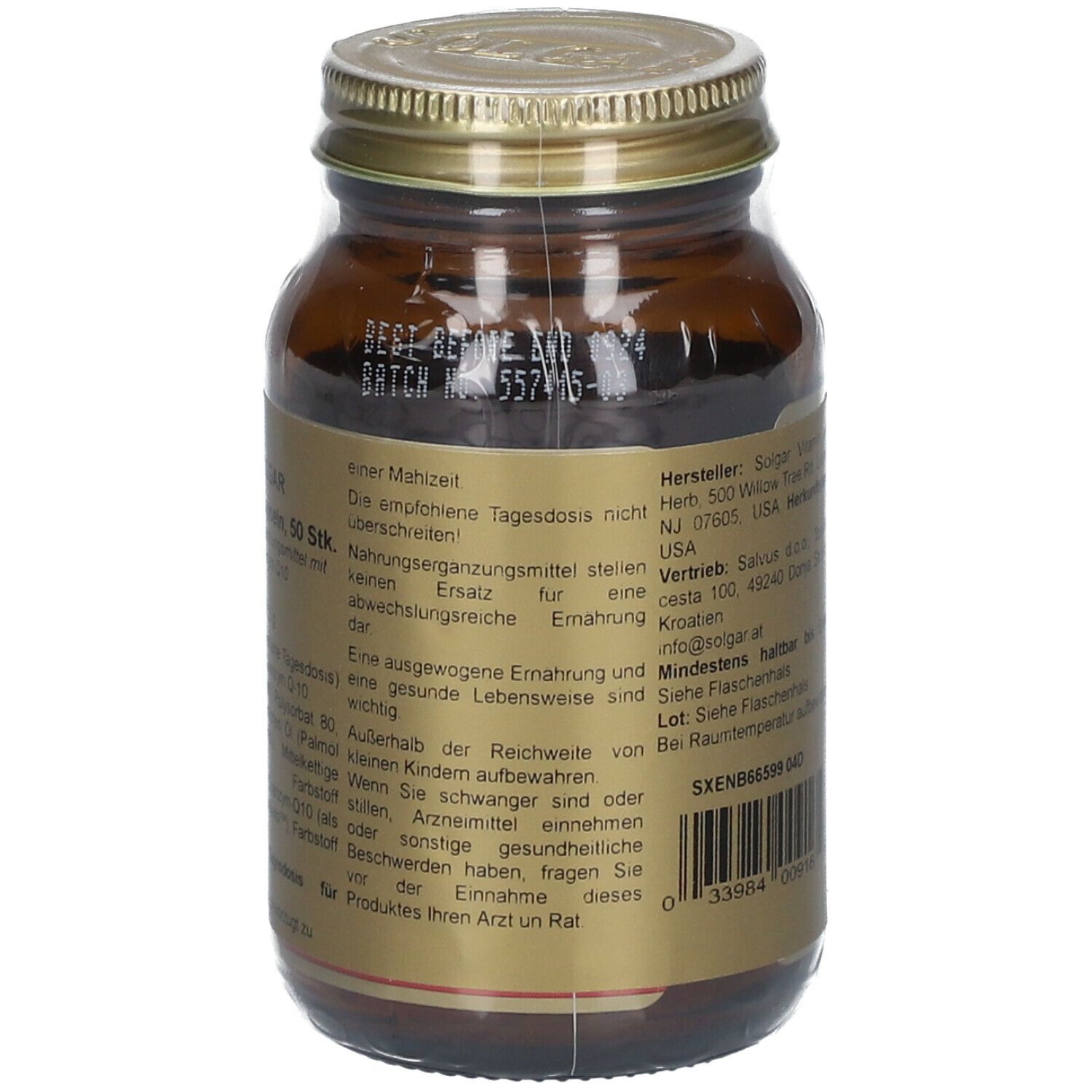 Rückseite einer braunen Glasflasche. Etikett mit Produktinformationen, Mindesthaltbarkeitsdatum und Chargennummer. Goldfarbener Deckel.