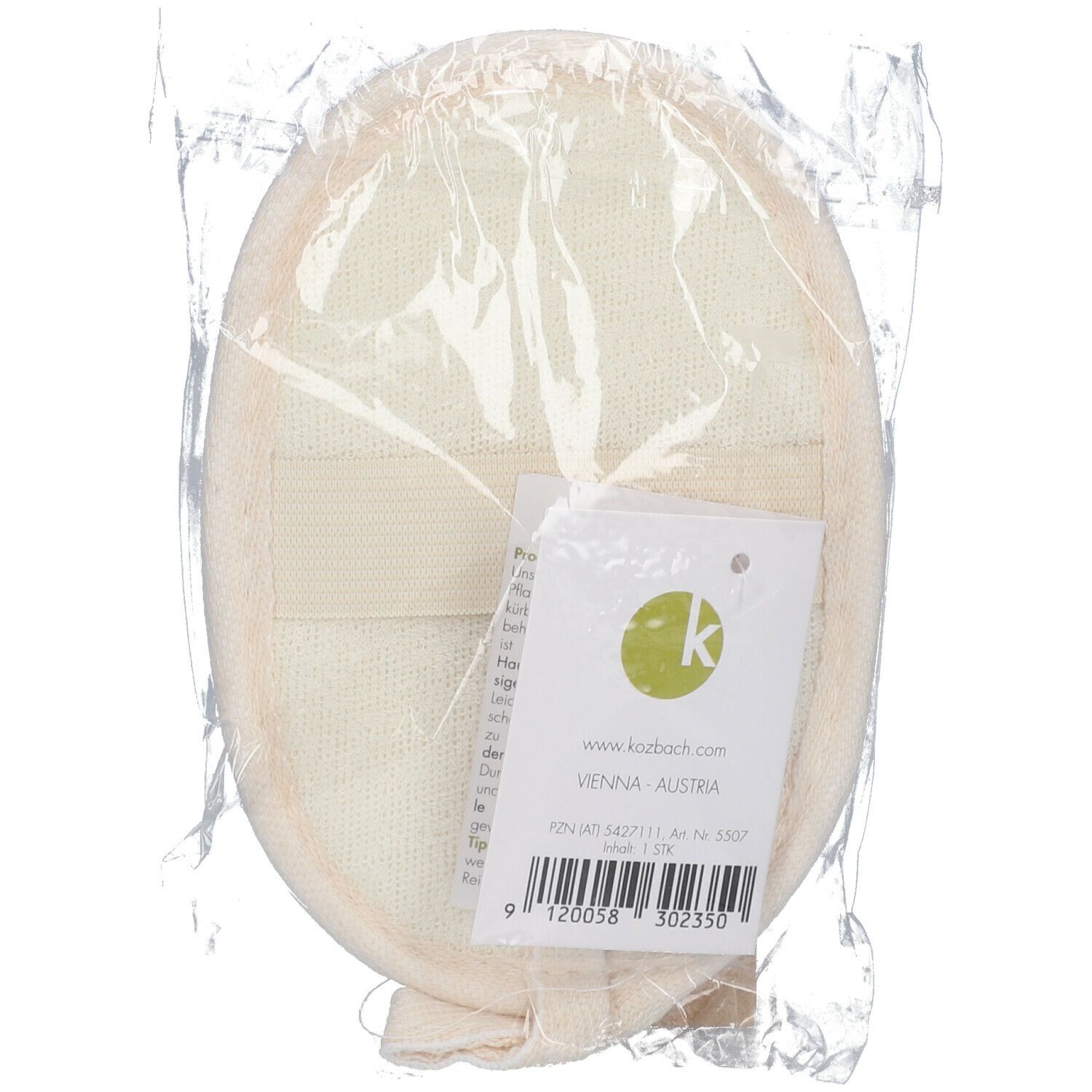 Ovales Luffa-Pad in transparenter Verpackung. Beige, mit Stoffrand und Etikett.
