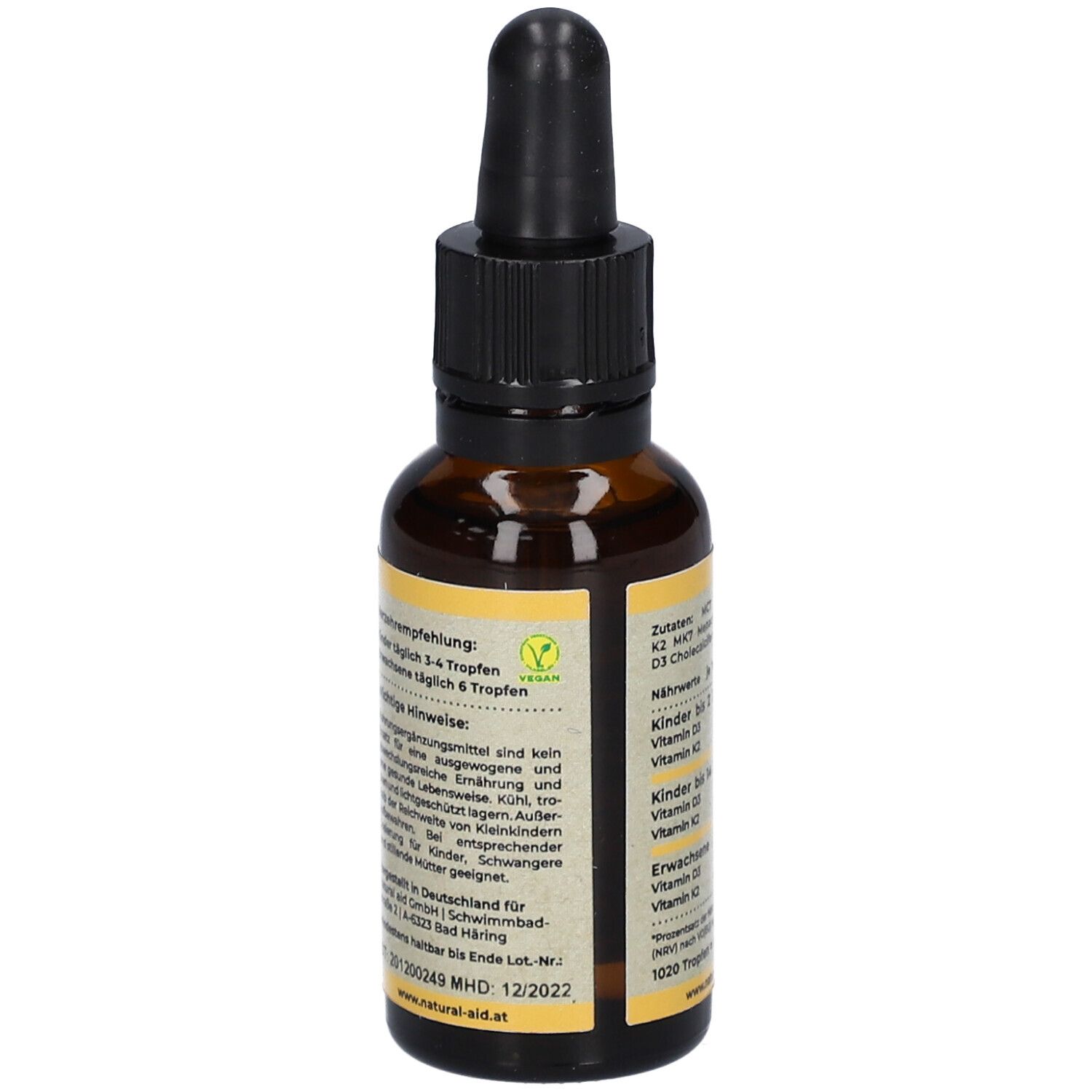 Braune Glasflasche mit schwarzem Tropfer. Aufschrift: DAILY VEGAN D3+K2. Etikett mit Anwendungshinweisen und Inhaltsstoffen.