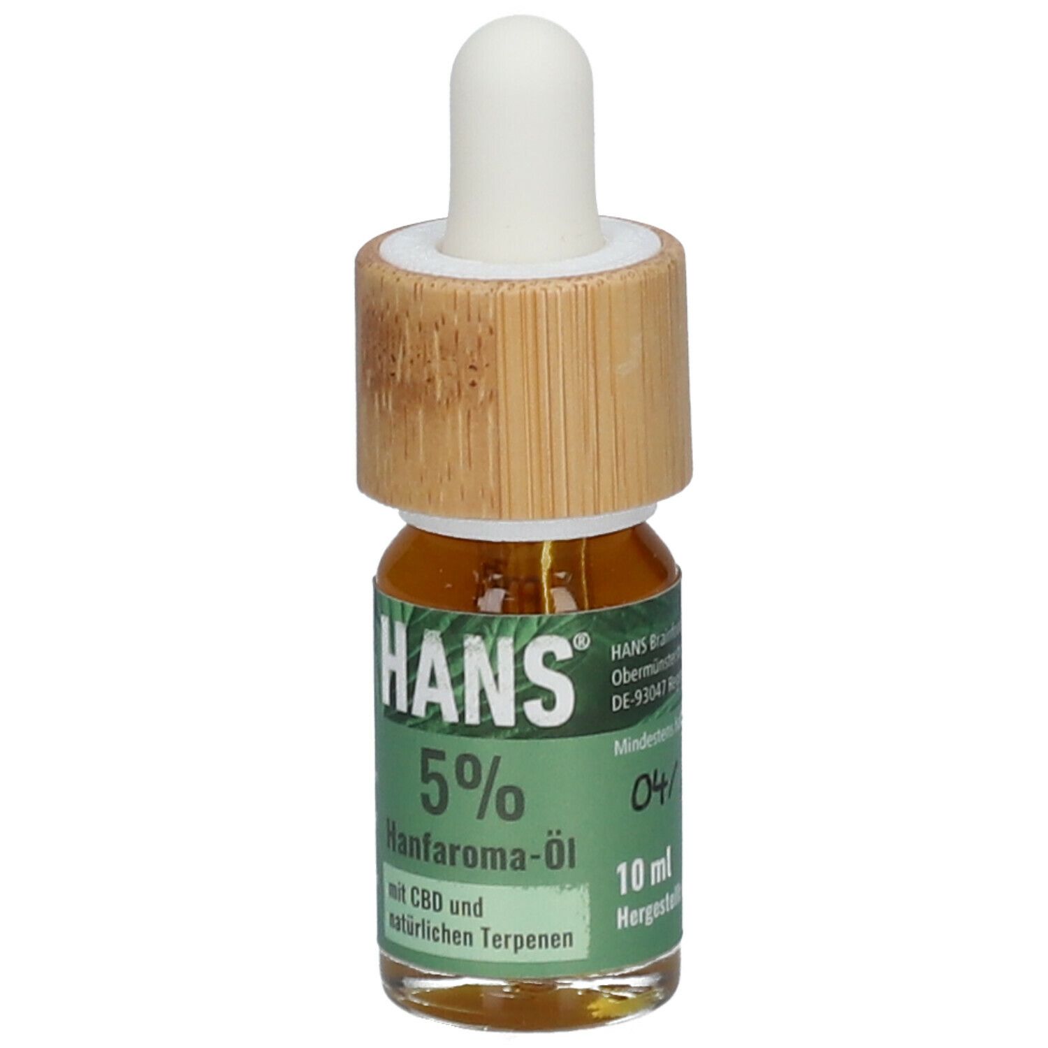 Glasflasche mit braungelber Flüssigkeit, Bambus-Deckel und Pipette. Grüne Etikett mit Text: HANS 5% Hanfaroma-Öl, 10 ml.