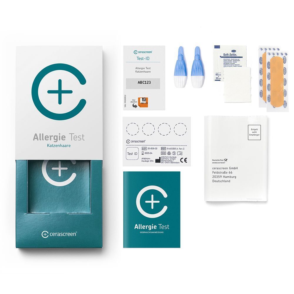 Geöffnete Testpackung mit Test-ID, Lanzetten, Pflaster, Tupfern und Rücksendeumschlag. Logo Cerascreen.