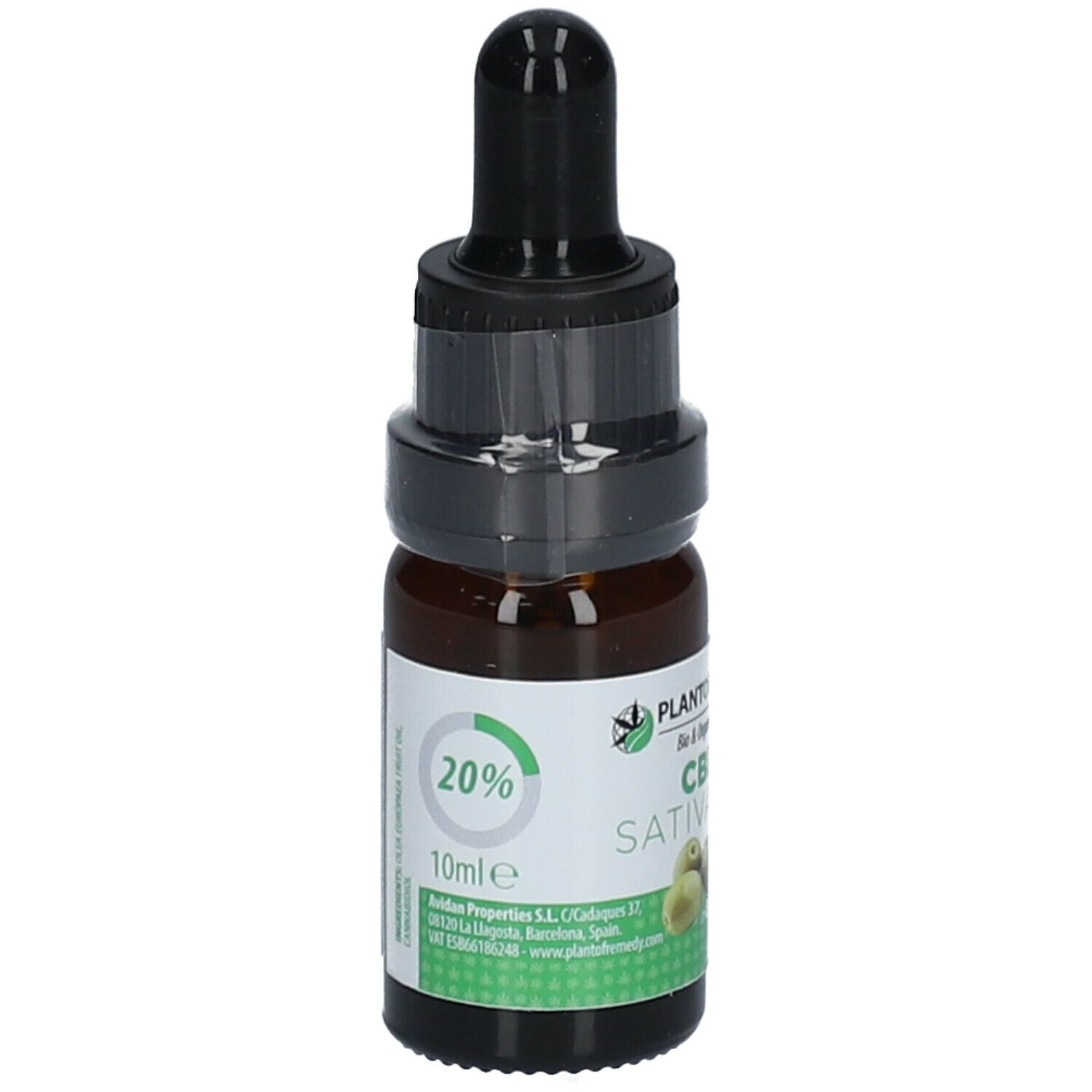 Braune Glasflasche mit schwarzem Tropfer. Aufschrift: 20 %, 10ml. Logo: Plant of Remedy. CBD Sativa Oil in Olivenöl.