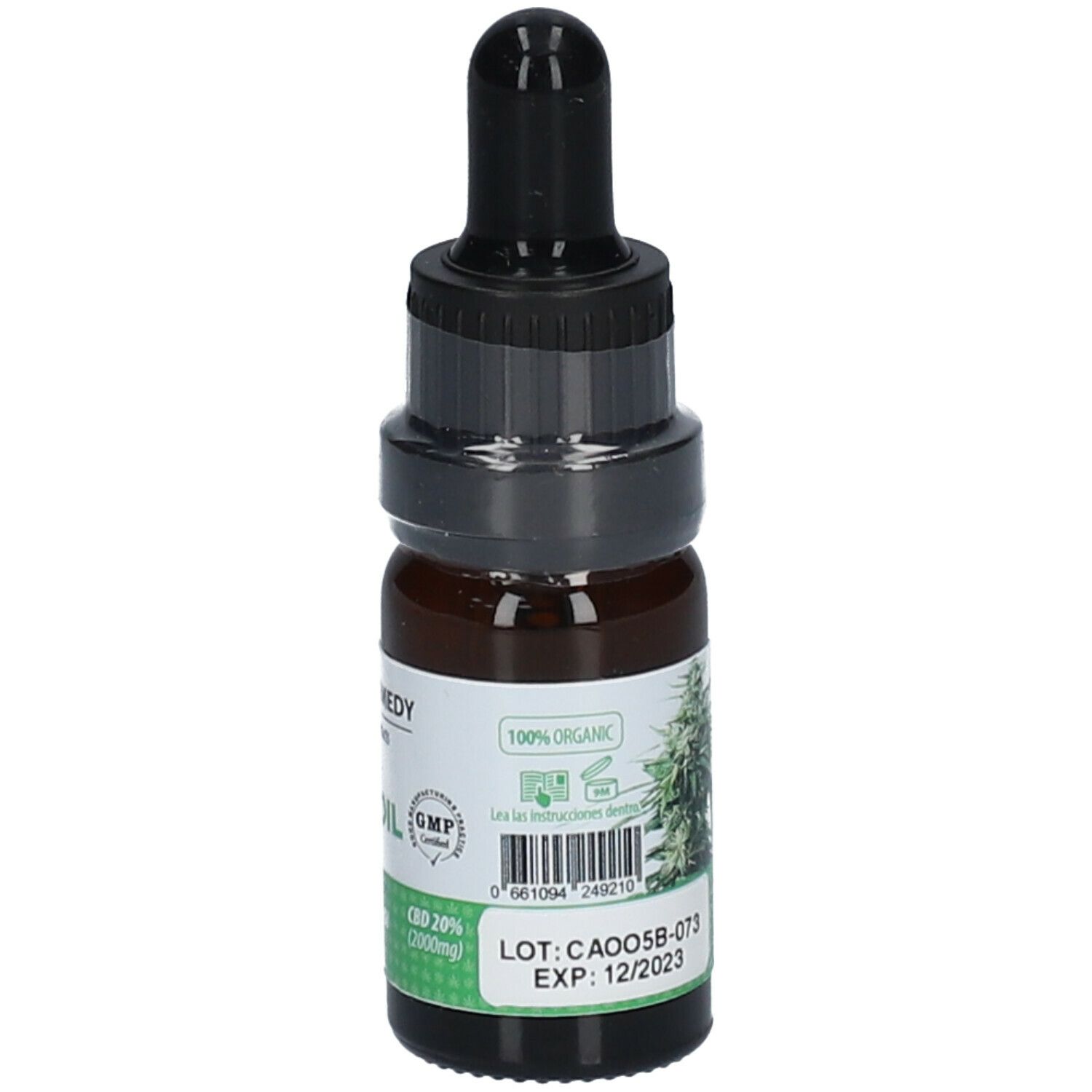 Braune Glasflasche mit schwarzem Tropfer. Aufschrift: 20 %, 10ml. Logo: Plant of Remedy. CBD Sativa Oil in Olivenöl. Hanfblatt.