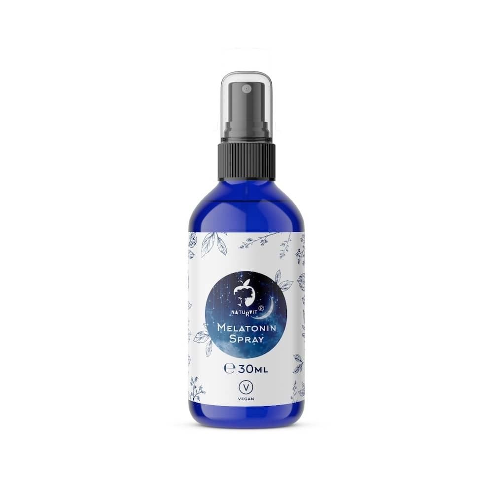 Blaue Flasche mit Sprühkopf. Aufkleber mit Produktname und Logo. Vegan-Siegel.