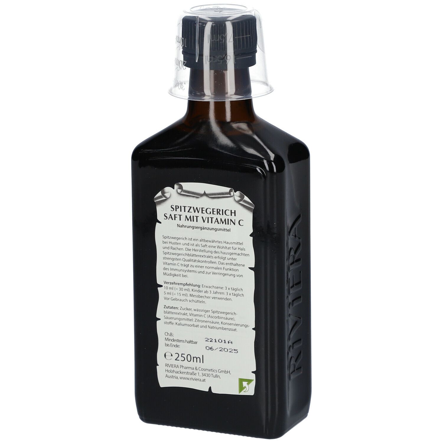 Braune Flasche mit Spitzwegerichsaft. Aufschrift: Spitzwegerich Saft mit Vitamin C. Mit Dosierkappe.