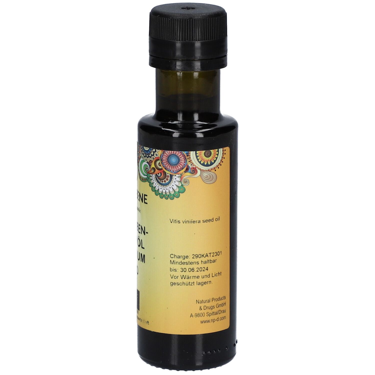 Braunglasflasche. Etikett mit Chargennummer, Mindesthaltbarkeitsdatum, PRIMABENE, Traubenkernöl Premium Bio.