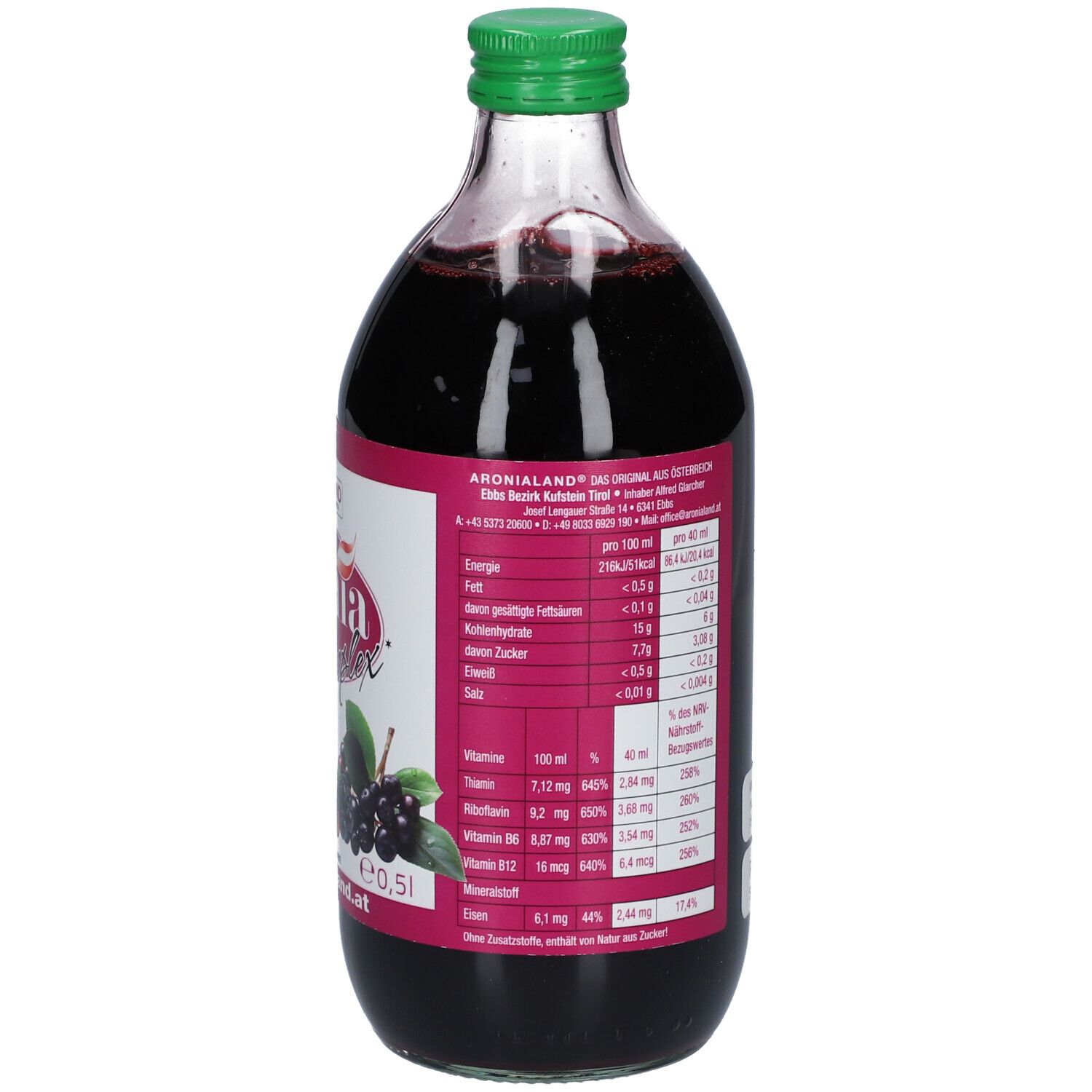 Glasflasche mit roter Flüssigkeit und grünem Verschluss. Etikett mit Nährwertangaben und Illustration von Aroniabeeren.