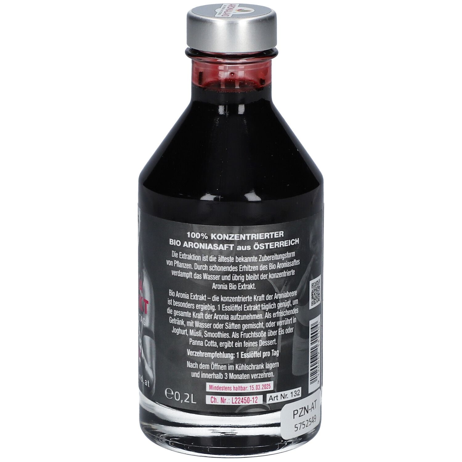 Glasflasche mit dunklem Inhalt. Etikett mit Text: Bio Aronia Saft, 0,2L. MHD 16.02.2026. PZN-AT 5752549.