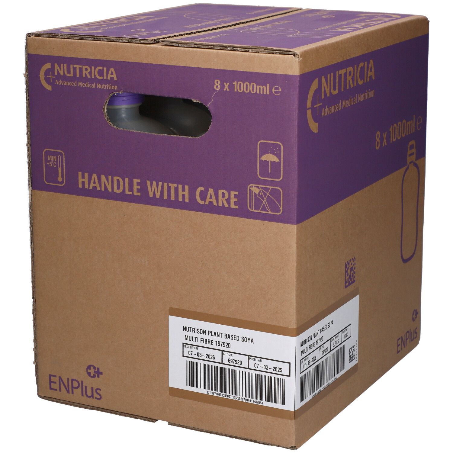 Karton mit Nutrison Soya Multi Fibre. 8 x 1000ml. Marke Nutricia. Aufdrucke: ENPlus, Handle with care, Barcode.