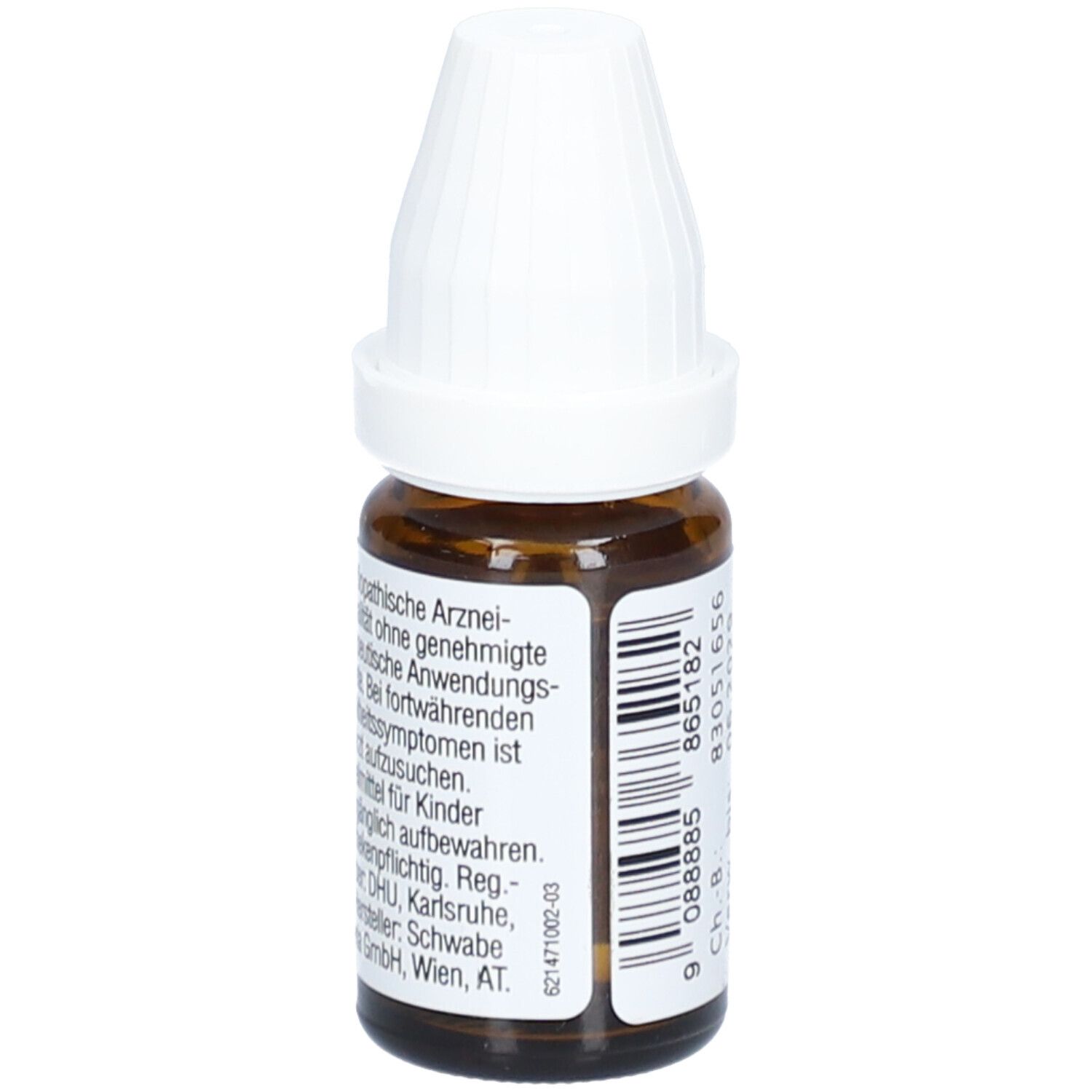 Braune Glasflasche mit weißem Verschluss. Etikett mit Produktinformationen und Barcode. Text: homöopathische Arzneimittel.