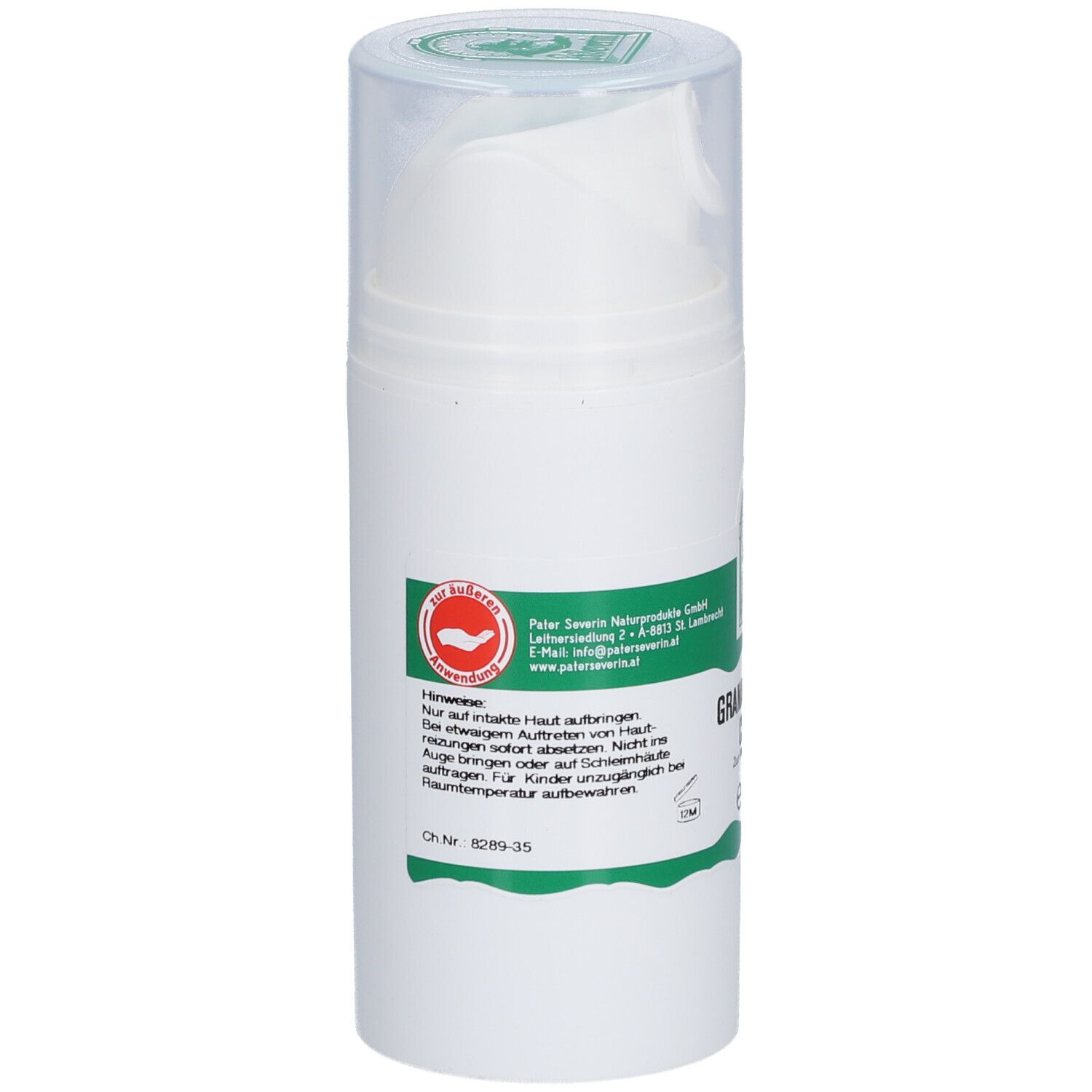Rückseite einer weißen Creme-Flasche. Grün-weißes Etikett mit Text und Logo. Informationen zur Herstellung und Inhaltsstoffen.