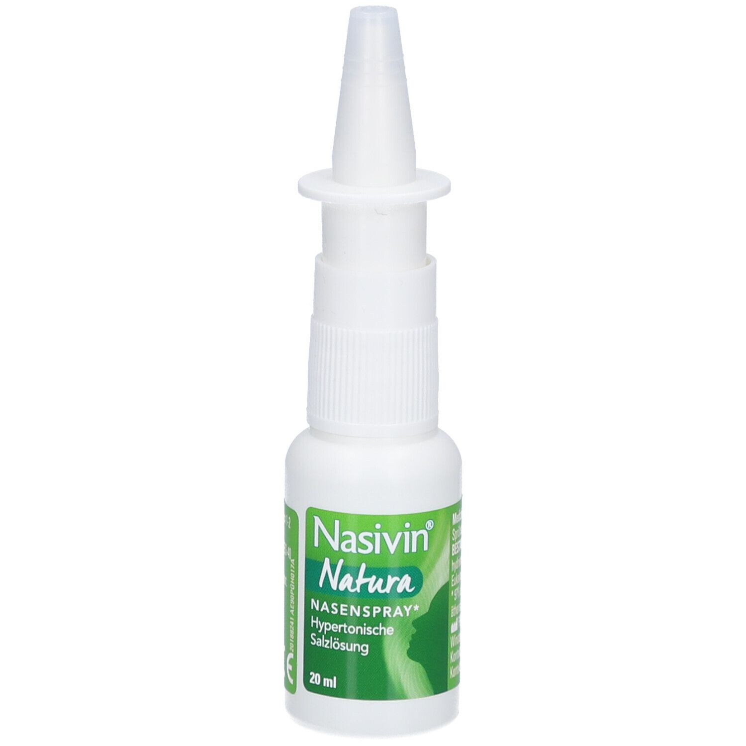 Nasivin Natura Nasenspray. Weiße Flasche mit Sprühkopf. Grüne Etikett mit Produktnamen und Silhouette.