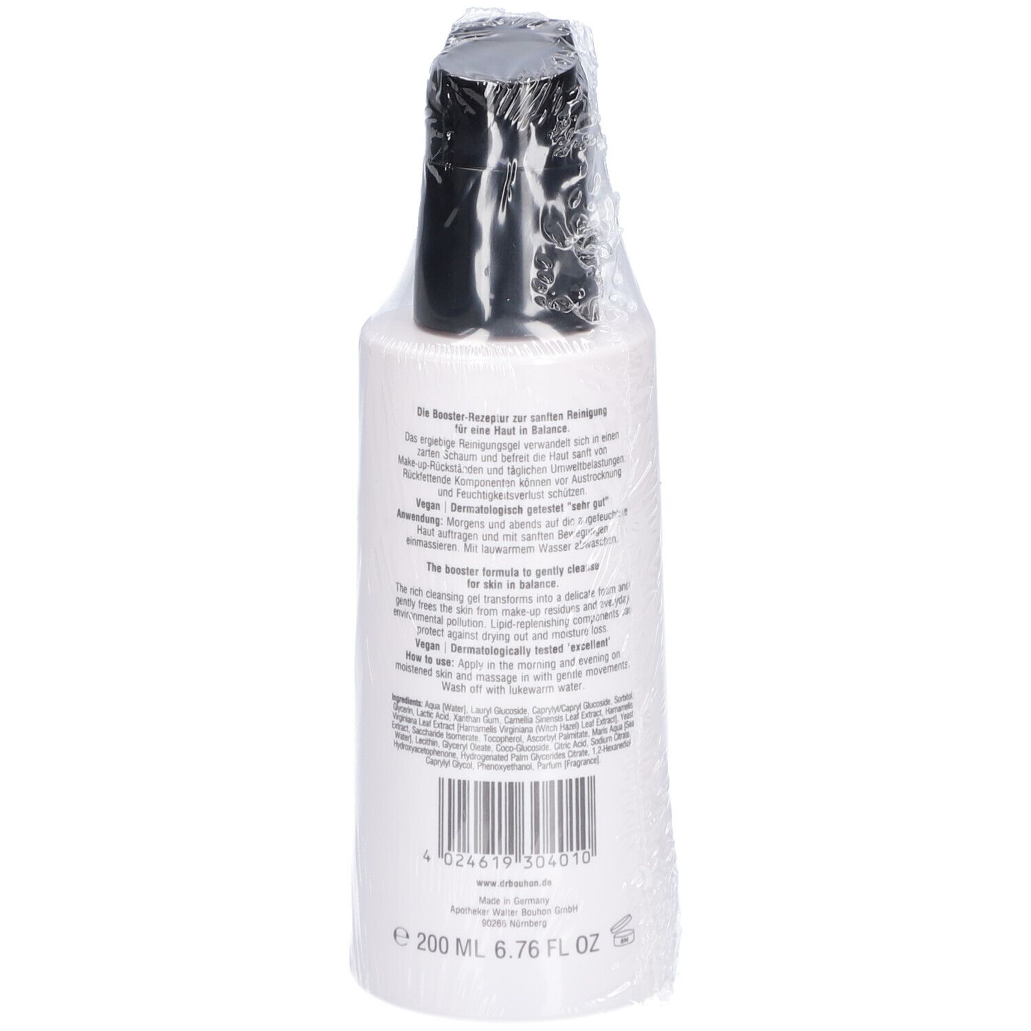 Rückseite der weissen Flasche mit schwarzem Deckel, in Folie verpackt. Text und Barcode.