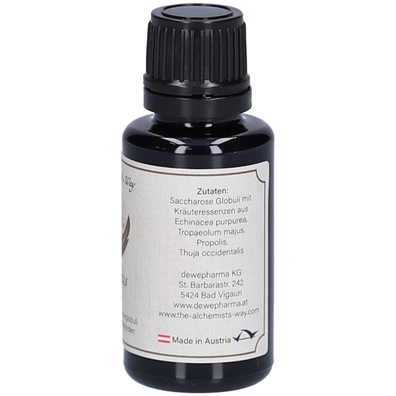 Braune Glasflasche mit schwarzem Deckel. Etikett mit Zutaten, Herstelleradresse und "Made in Austria".