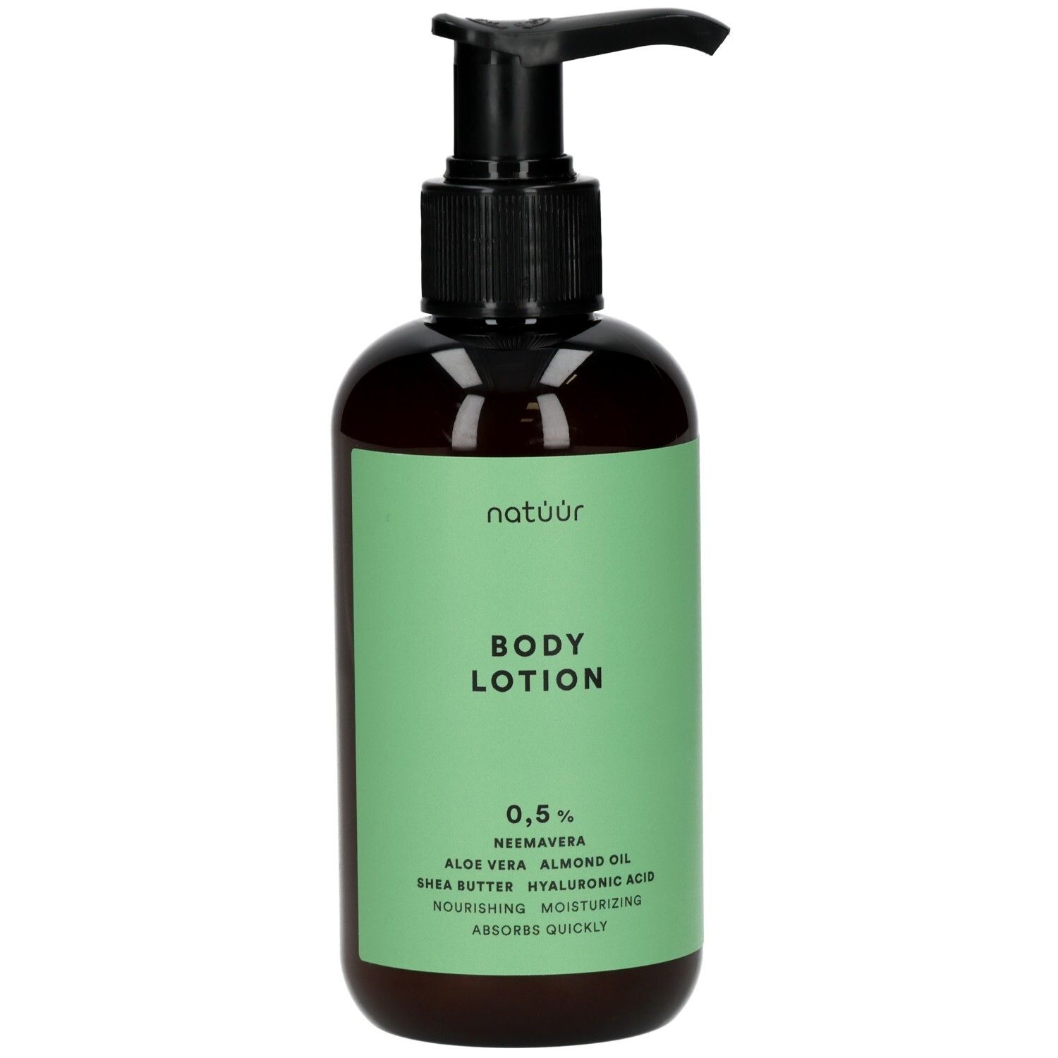 Braune Flasche mit schwarzem Pumpverschluss. Grünem Etikett mit Text: BODY LOTION, 0,5%, Inhaltsstoffe.