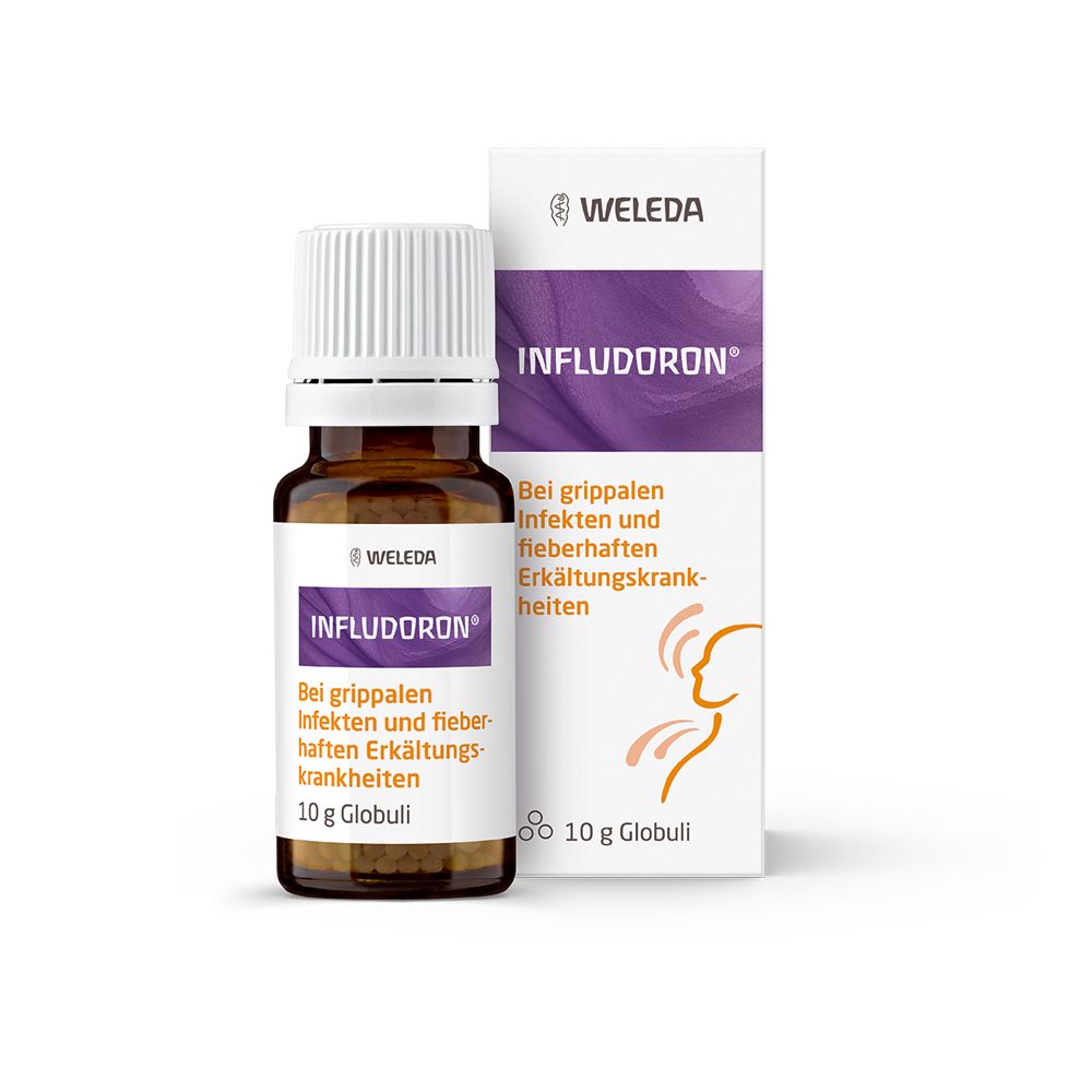Braune Glasflasche und Karton. Aufschrift: INFLUDORON, WELEDA. Text: Bei grippalen Infekten und fieberhaften Erkältungskrankheiten. 10 g Globuli. Verpackung mit Illustration.