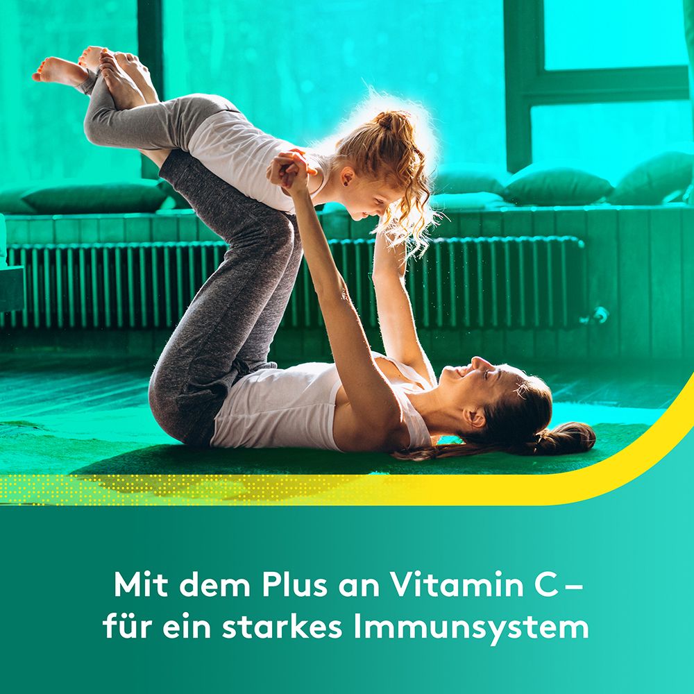 Eine Frau und ein Kind turnen. Text: Mit dem Plus an Vitamin C - für ein starkes Immunsystem.