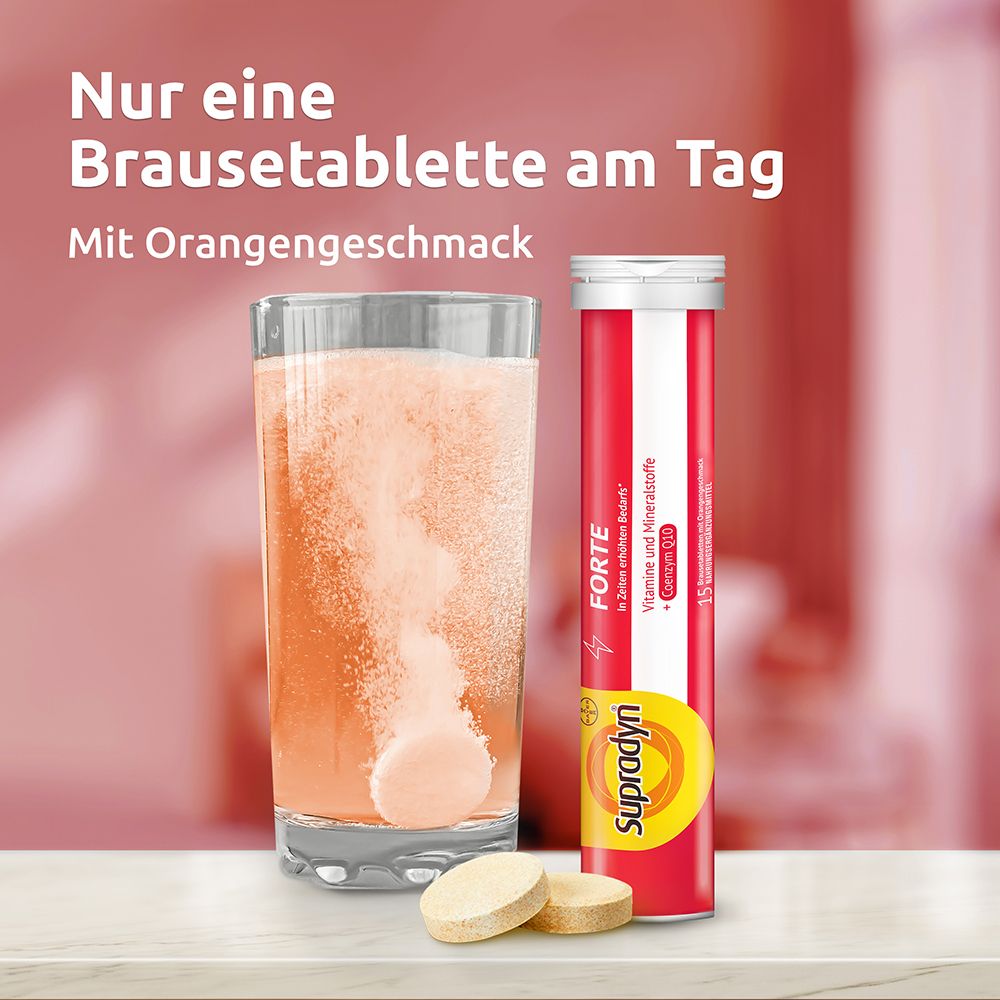 Glas mit aufgelöster Brausetablette, daneben eine weitere Tablette und eine Packung.