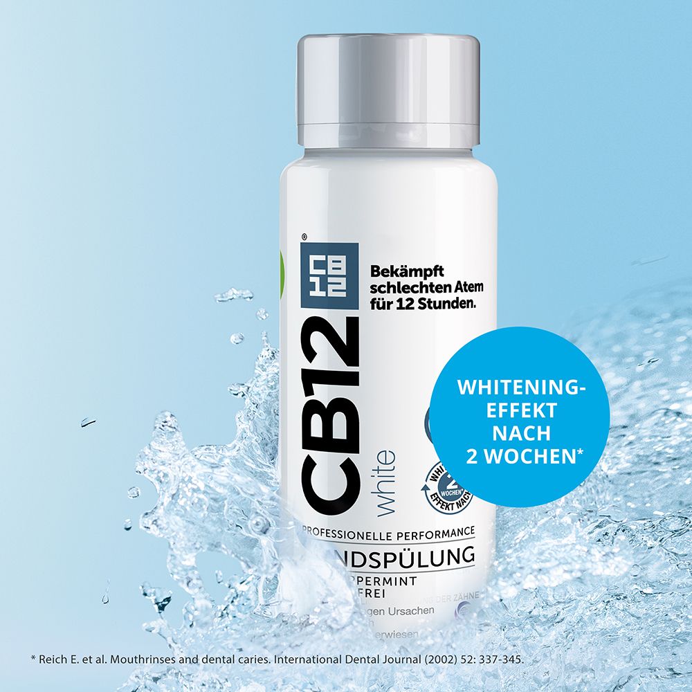 CB12 White Flasche im Wasser. Text: Whitening-Effekt nach 2 Wochen. Bekämpft schlechten Atem für 12 Stunden.