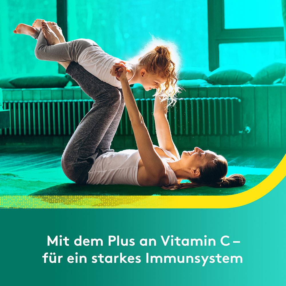 Mutter und Kind spielen. Text: Mit dem Plus an Vitamin C – für ein starkes Immunsystem.